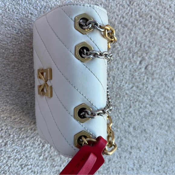 Off-White
Jackhammer 24 leather handbag
White, Leather - Picture 6 of 6